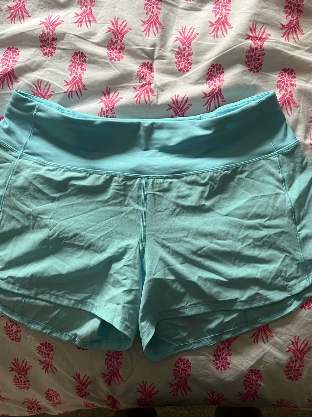 EUC women’s 8 Lululemon Speed up Shorts